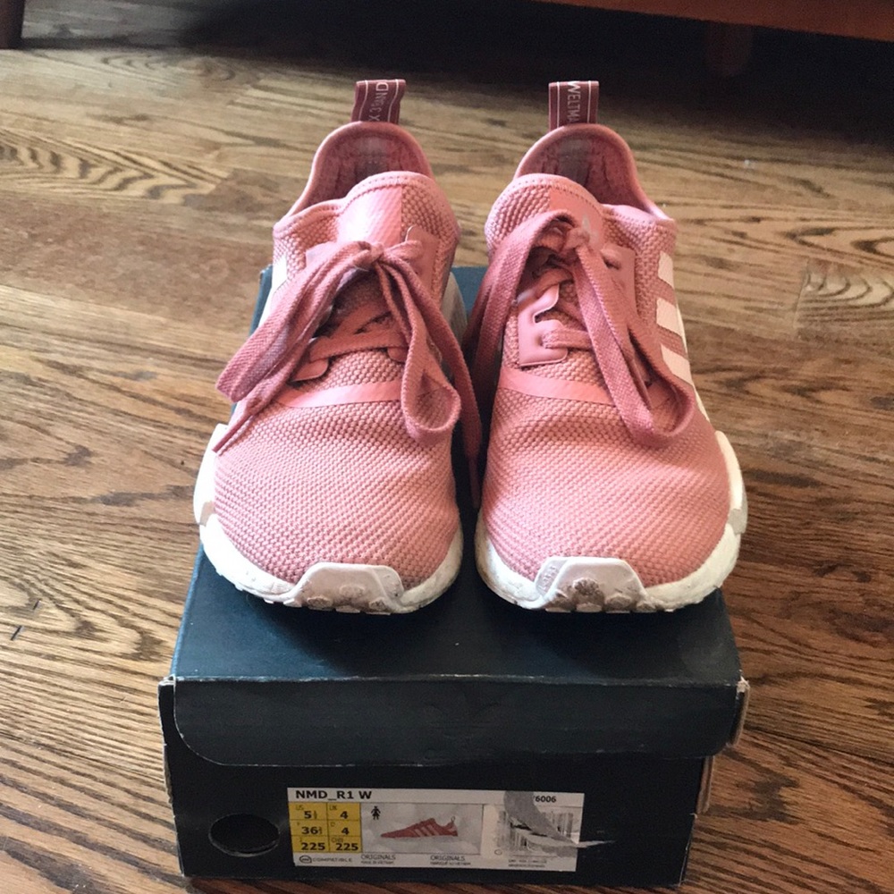Adidas NMD R1 in pink